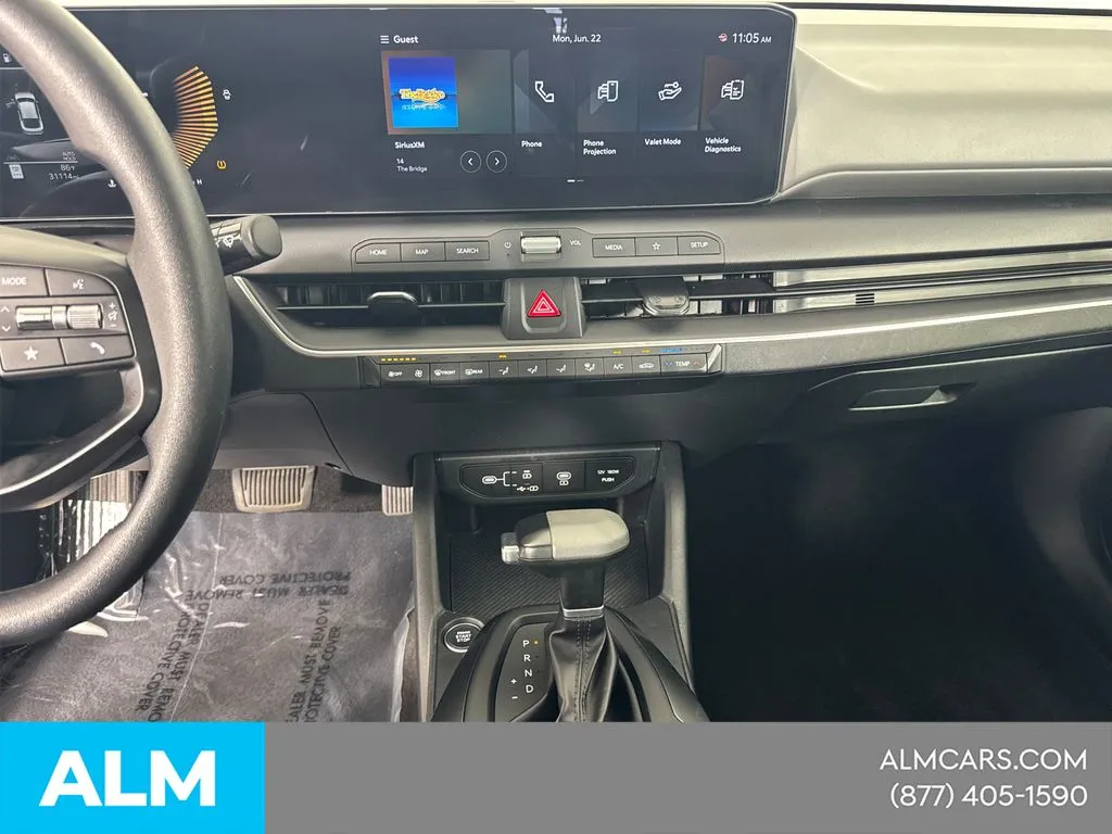 2025 Kia K4 LXS - Photo 32