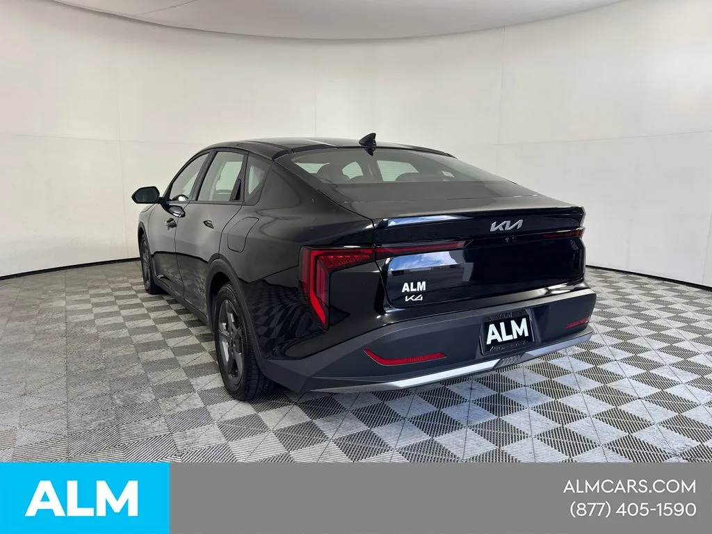 2025 Kia K4 LXS - Photo 10