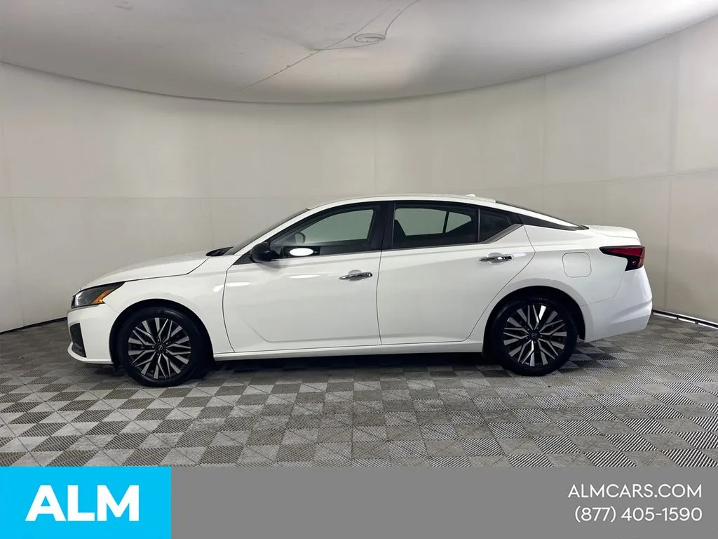 2025 Nissan Altima SV - Photo 11