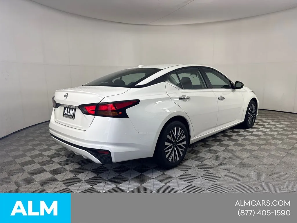 2025 Nissan Altima SV - Photo 7