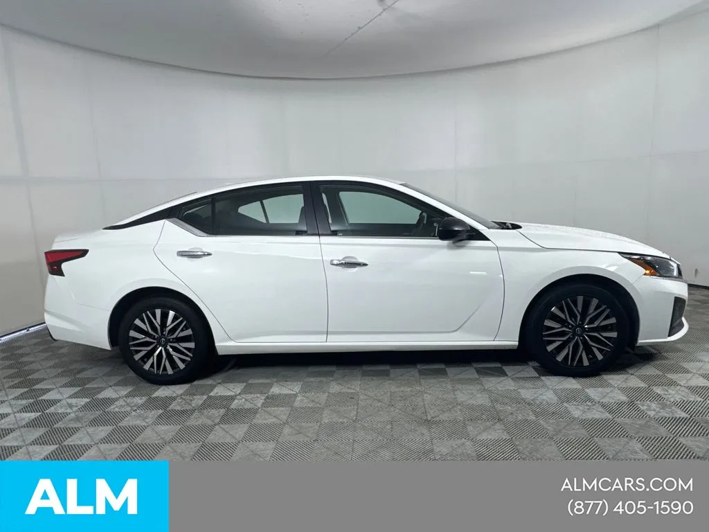 2025 Nissan Altima SV - Photo 6