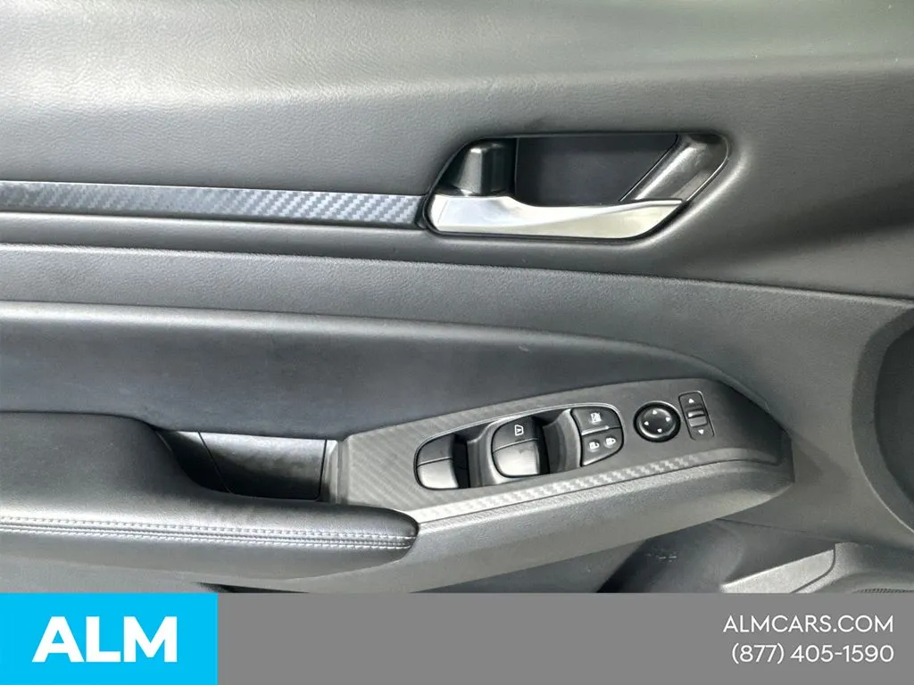 2025 Nissan Altima SV - Photo 14
