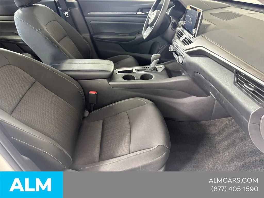 2025 Nissan Altima SV - Photo 17