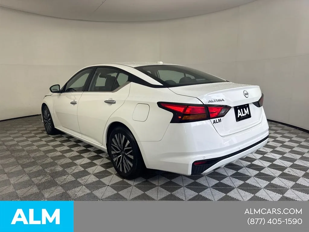2025 Nissan Altima SV - Photo 10