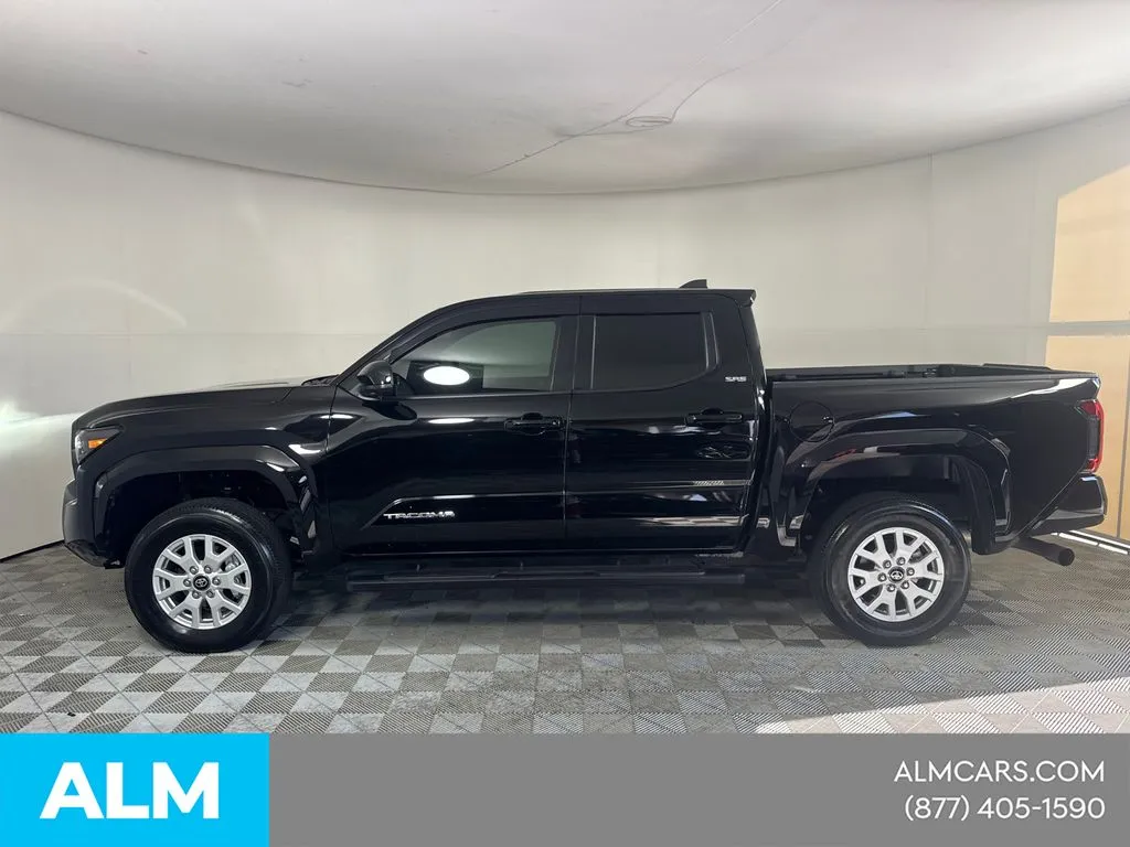 2025 Toyota Tacoma SR5 - Photo 10