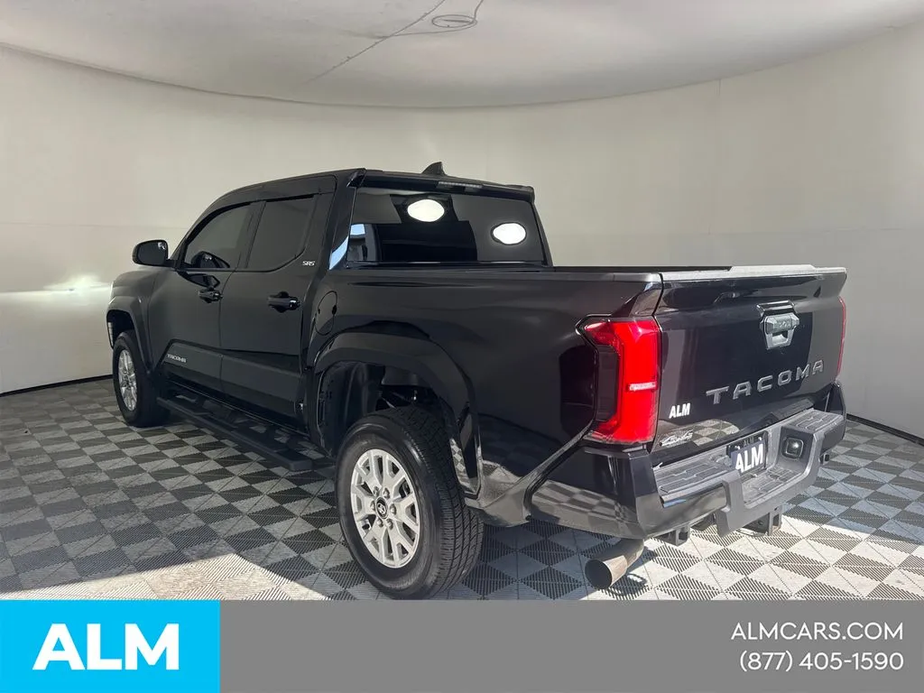 2025 Toyota Tacoma SR5 - Photo 9