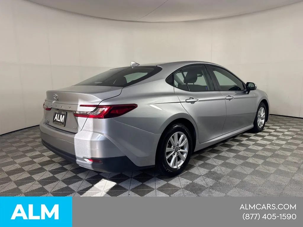 2025 Toyota Camry LE - Photo 6