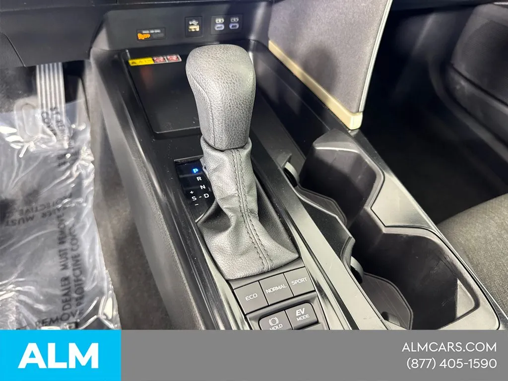 2025 Toyota Camry LE - Photo 33