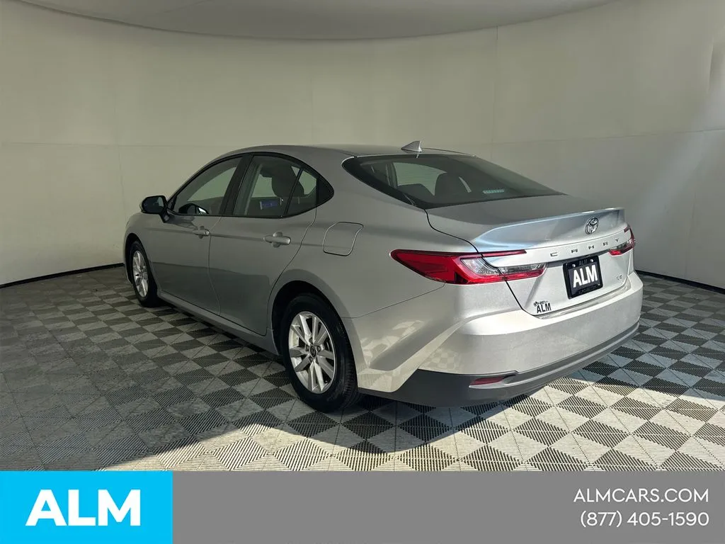 2025 Toyota Camry LE - Photo 9