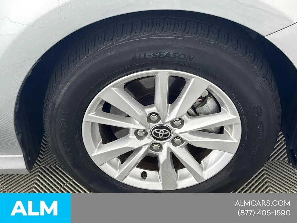 2025 Toyota Camry LE - Photo 15