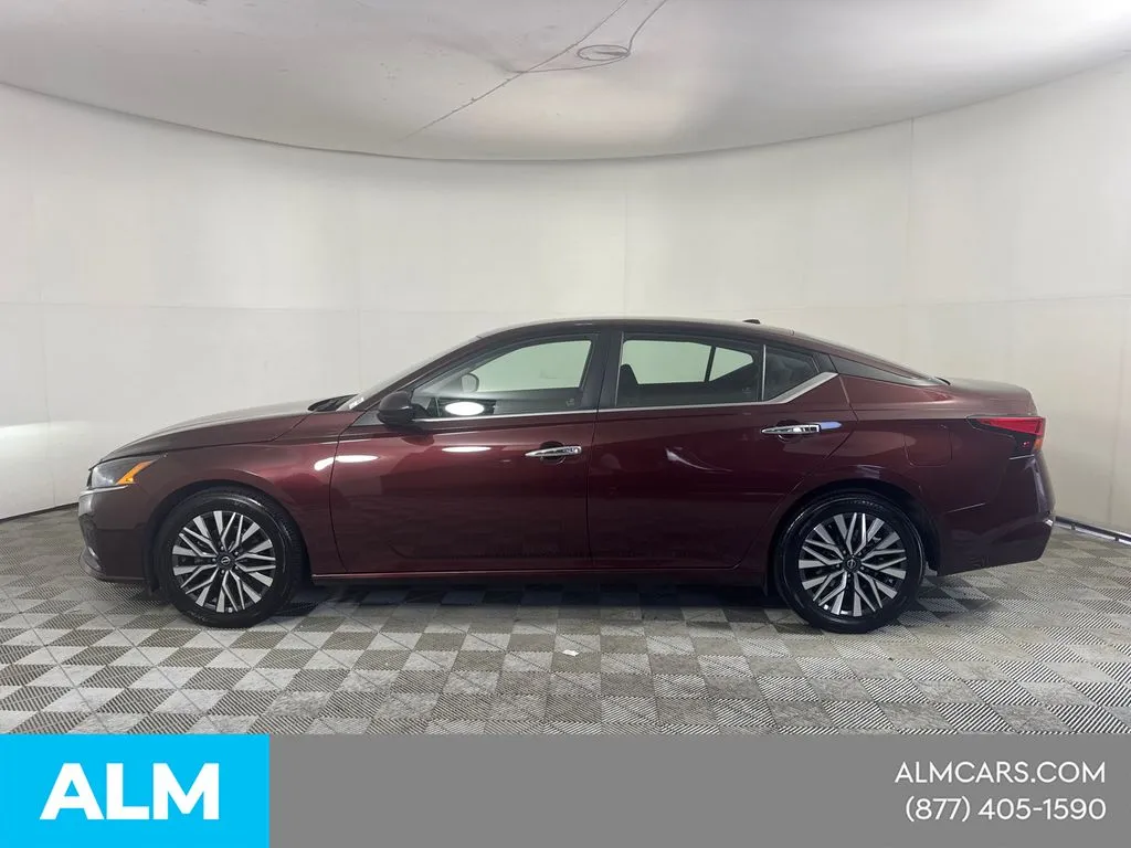 2025 Nissan Altima SV - Photo 10