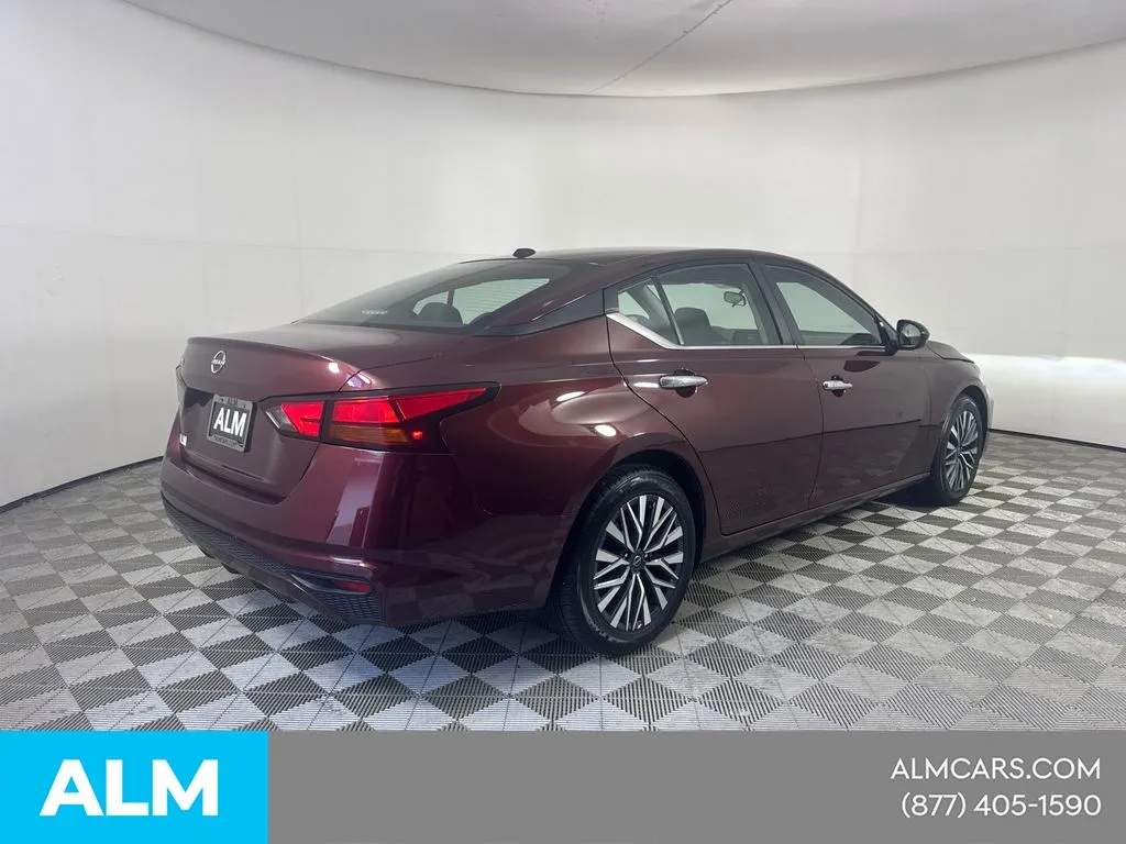2025 Nissan Altima SV - Photo 6