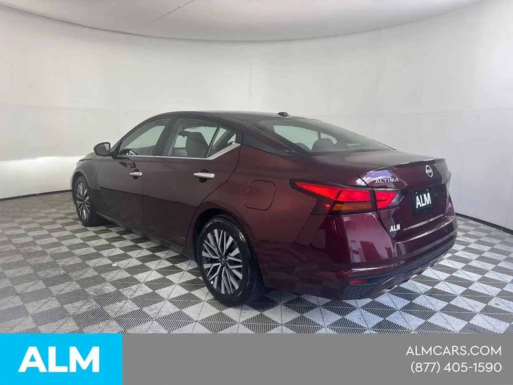2025 Nissan Altima SV - Photo 9