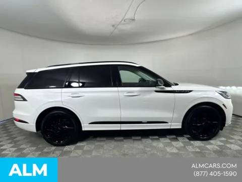 More photos of 2025 Lincoln Aviator Reserve at ALM GMC South, GA