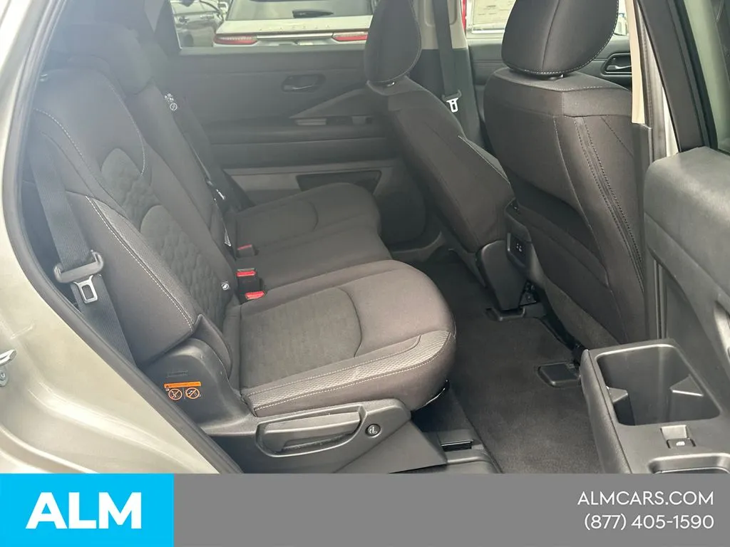 2025 Nissan Pathfinder SV - Photo 18
