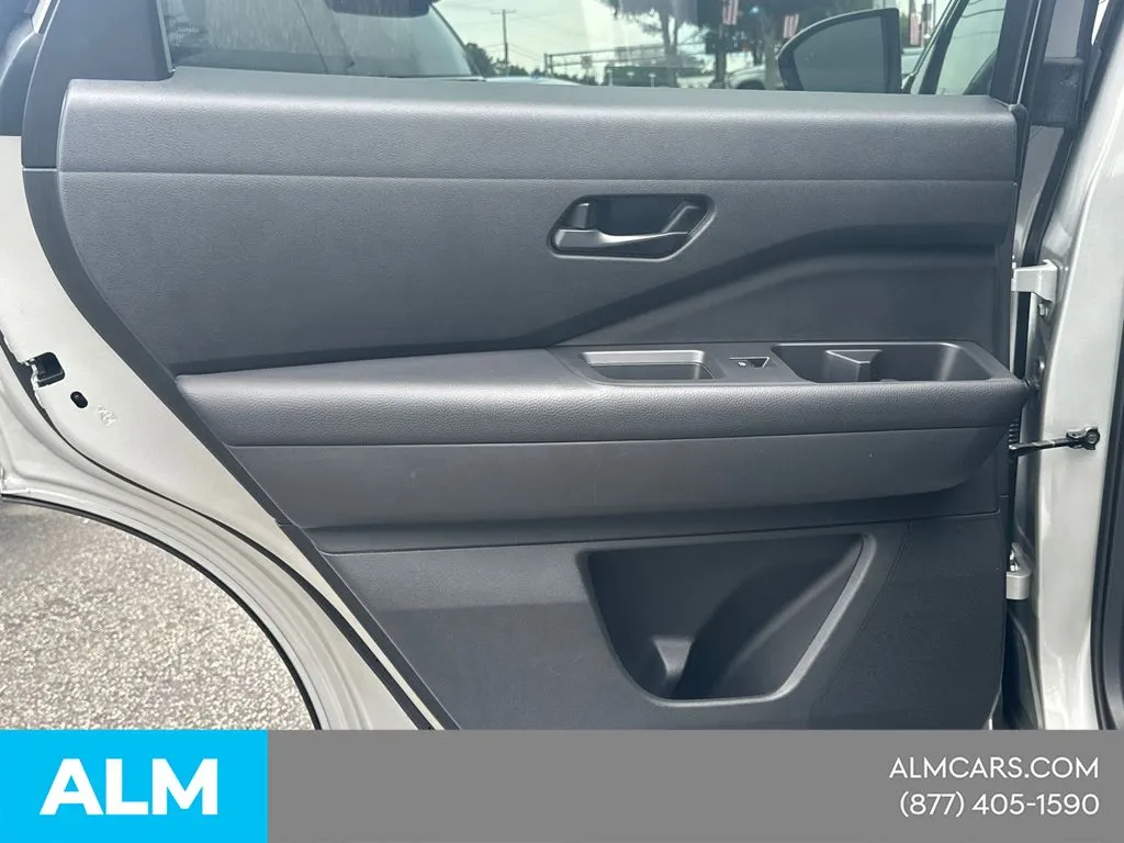 2025 Nissan Pathfinder SV - Photo 25