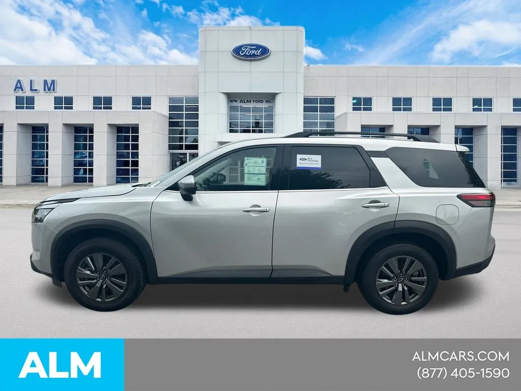 2025 Nissan Pathfinder SV - Photo 10
