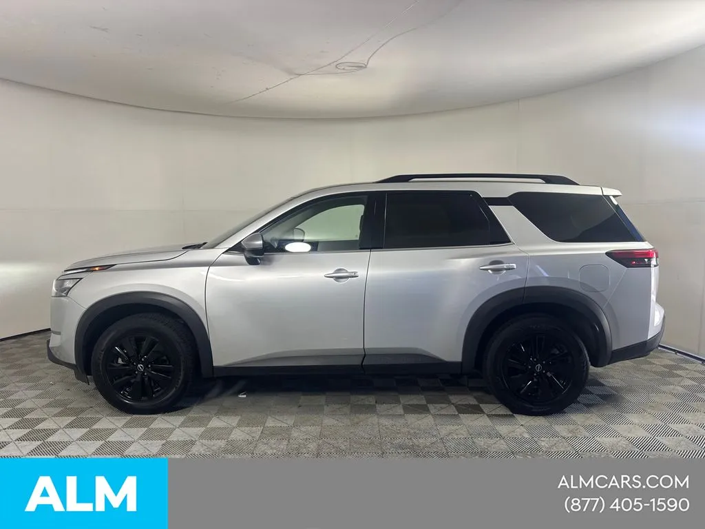 2025 Nissan Pathfinder SV - Photo 10