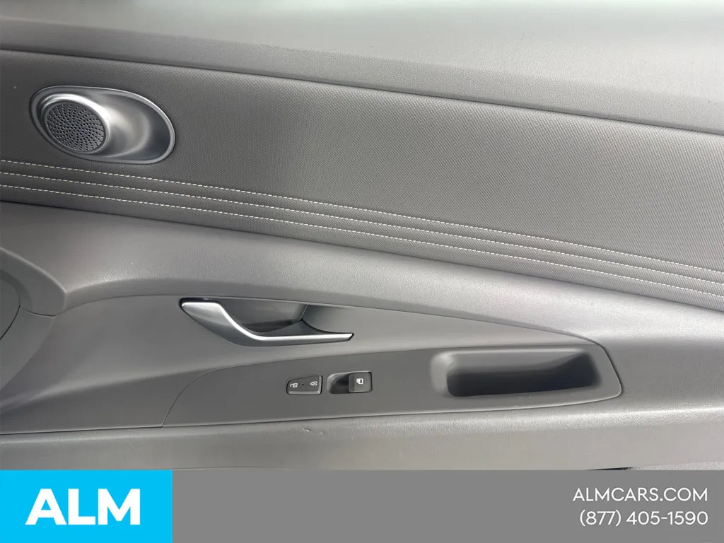 2025 Hyundai Elantra SEL - Photo 17