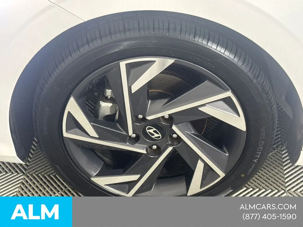 2025 Hyundai Elantra SEL - Photo 14