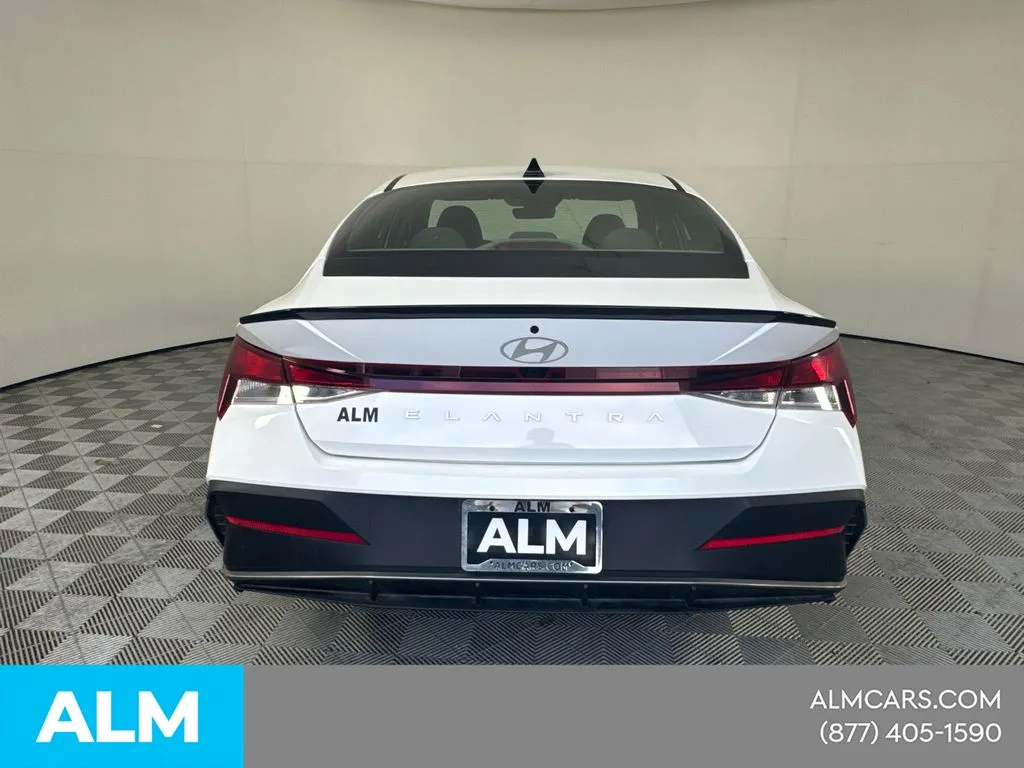 2025 Hyundai Elantra SEL - Photo 8