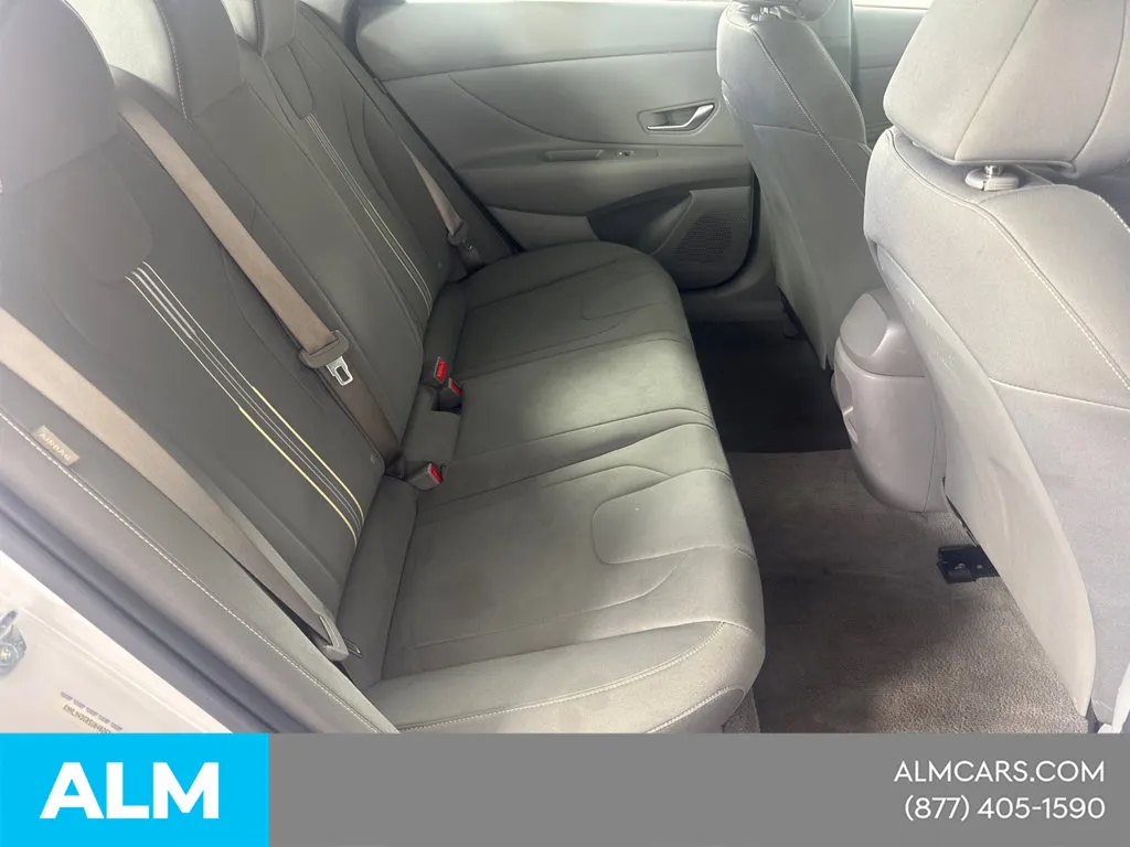2025 Hyundai Elantra SEL - Photo 18
