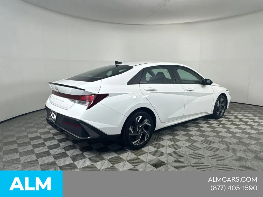 2025 Hyundai Elantra SEL - Photo 6