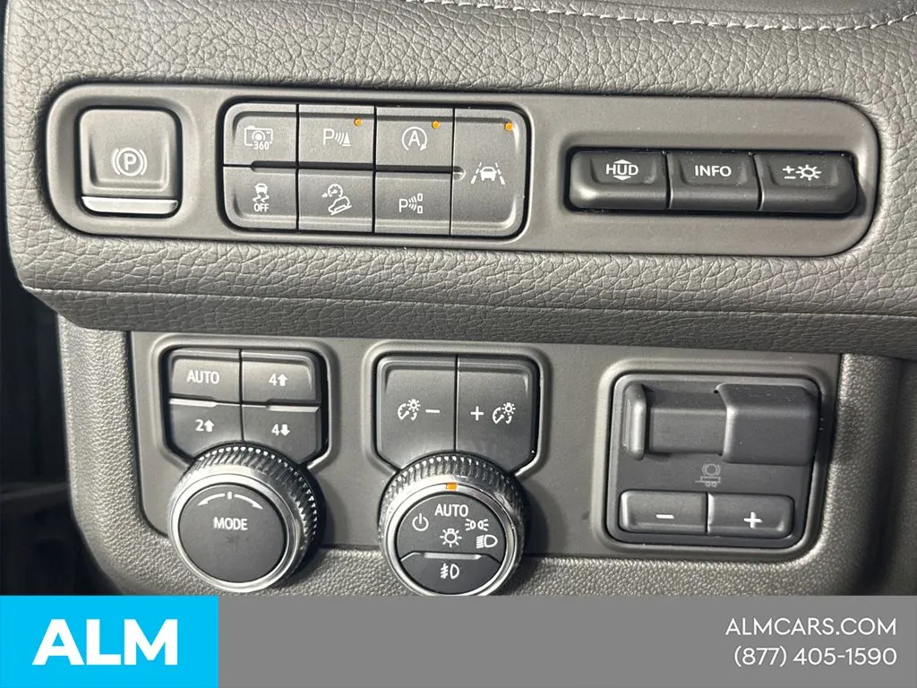 2024 GMC Yukon Denali - Photo 31