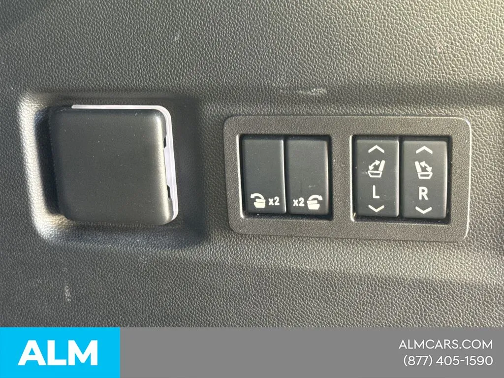 2024 GMC Yukon Denali - Photo 22