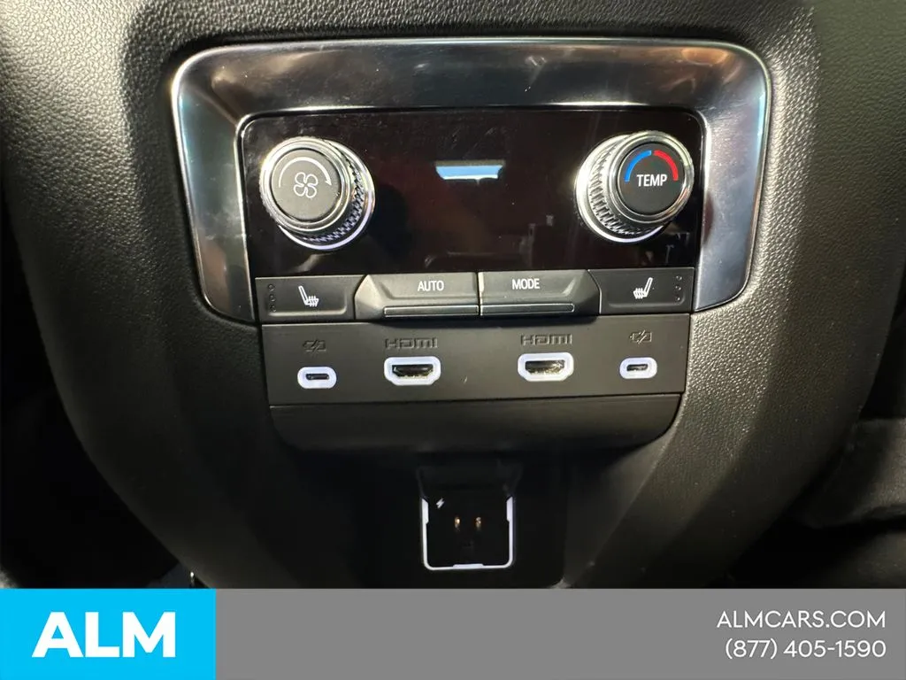2024 GMC Yukon Denali - Photo 27