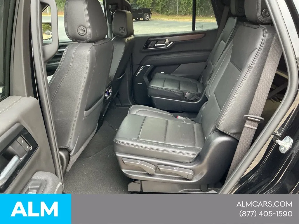 2025 GMC Yukon Denali - Photo 11