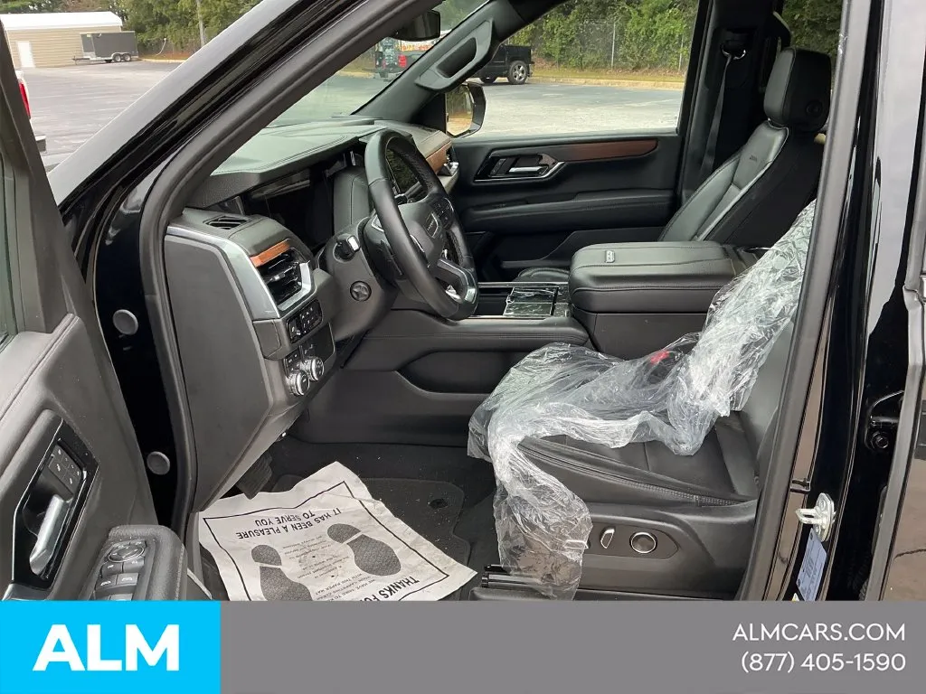 2025 GMC Yukon Denali - Photo 13