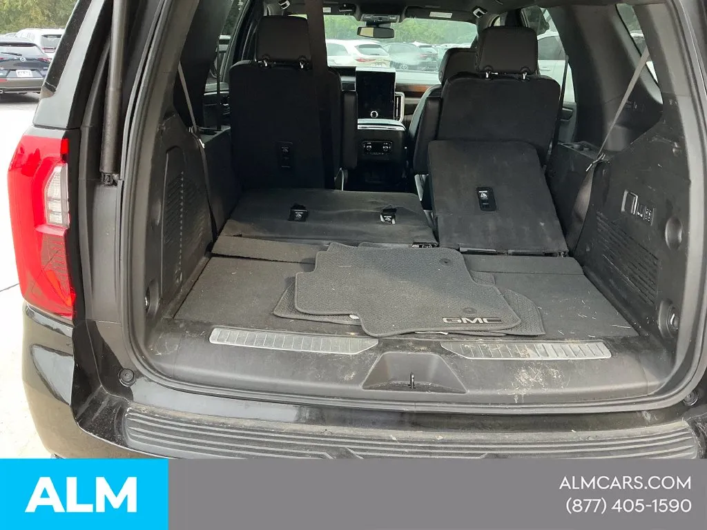 2025 GMC Yukon Denali - Photo 10