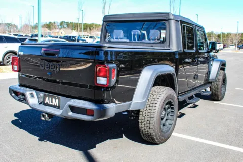 More photos of 2022 Jeep Gladiator Sport at ALM GMC South, GA