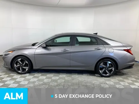 More photos of 2021 Hyundai Elantra Limited at ALM Mazda South, GA