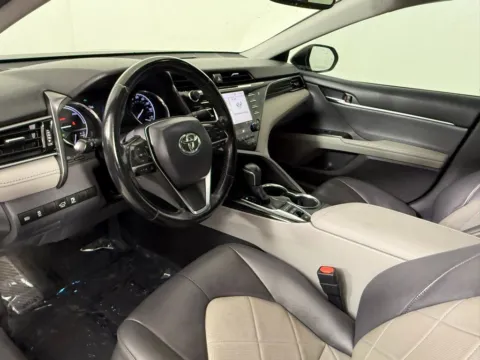 More photos of 2019 Toyota Camry Hybrid XLE at ALM Mazda South, GA
