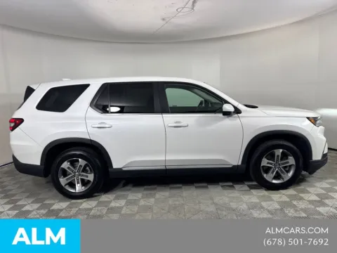 More photos of 2023 Honda Pilot EX-L at ALM Mazda South, GA