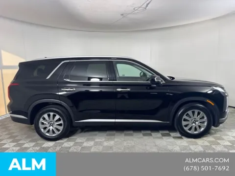 More photos of 2025 Hyundai Palisade SEL at ALM Mazda South, GA