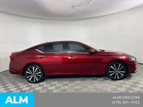 More photos of 2020 Nissan Altima 2.5 Platinum at ALM Mazda South, GA