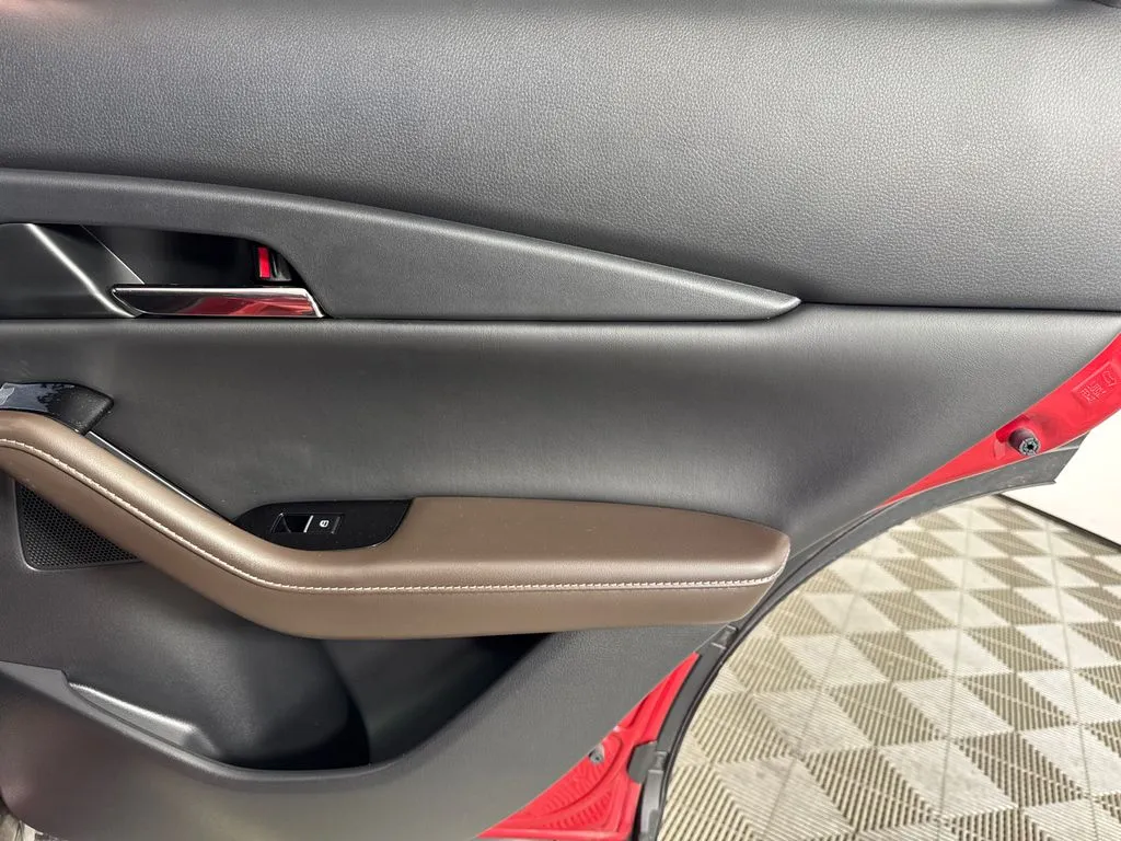 2023 Mazda CX-30 Premium - Photo 17