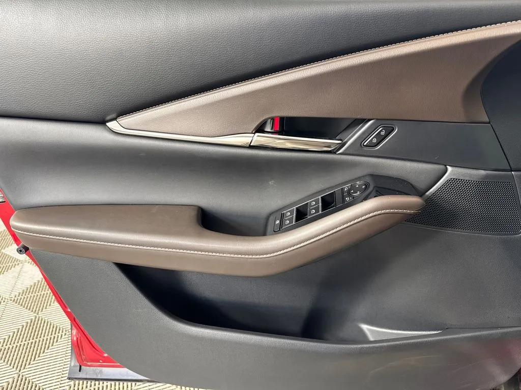 2023 Mazda CX-30 Premium - Photo 11
