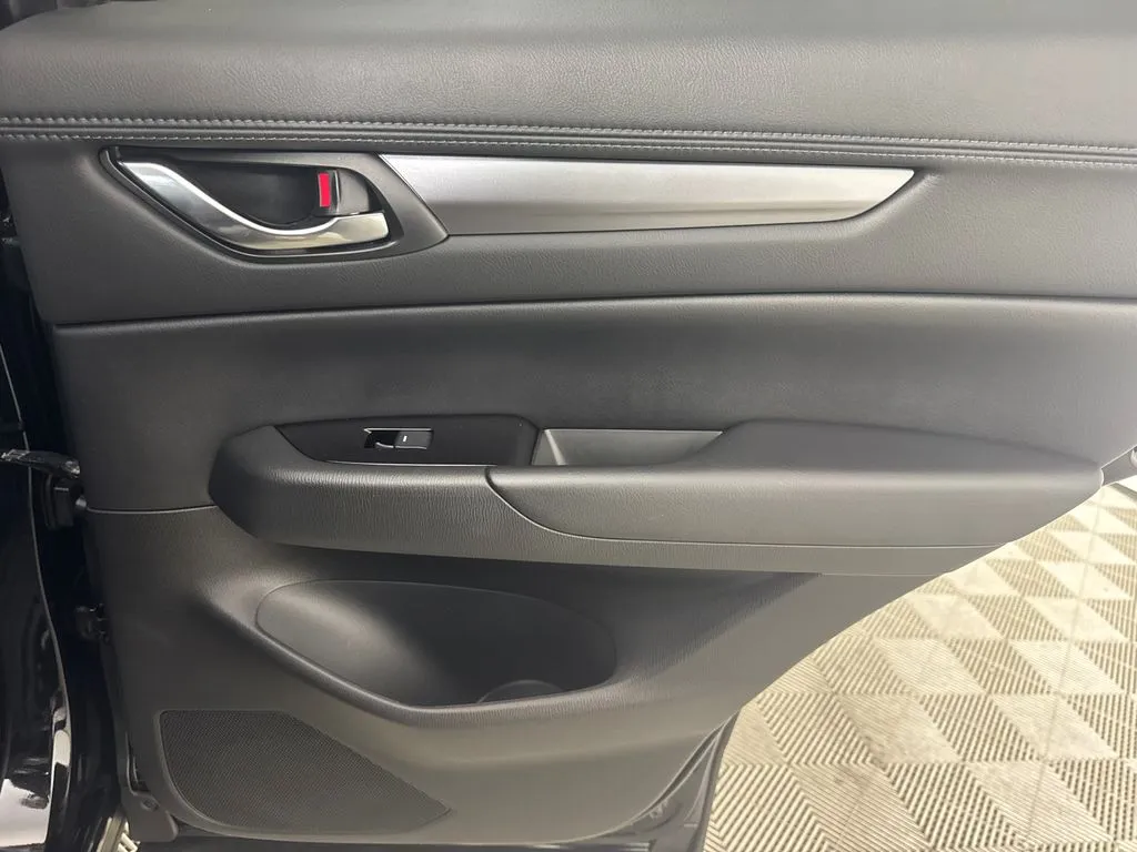 2023 Mazda CX-5 S Preferred package - Photo 17