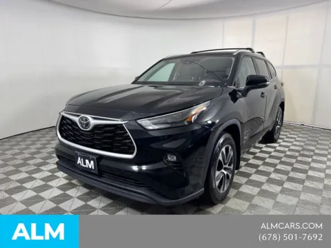Black 2023 Toyota Highlander XLE for sale in Morrow, GA