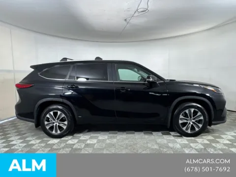 More photos of 2023 Toyota Highlander XLE at ALM Mazda South, GA