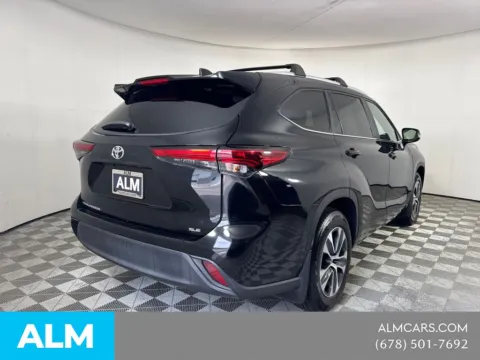 More photos of 2023 Toyota Highlander XLE at ALM Mazda South, GA