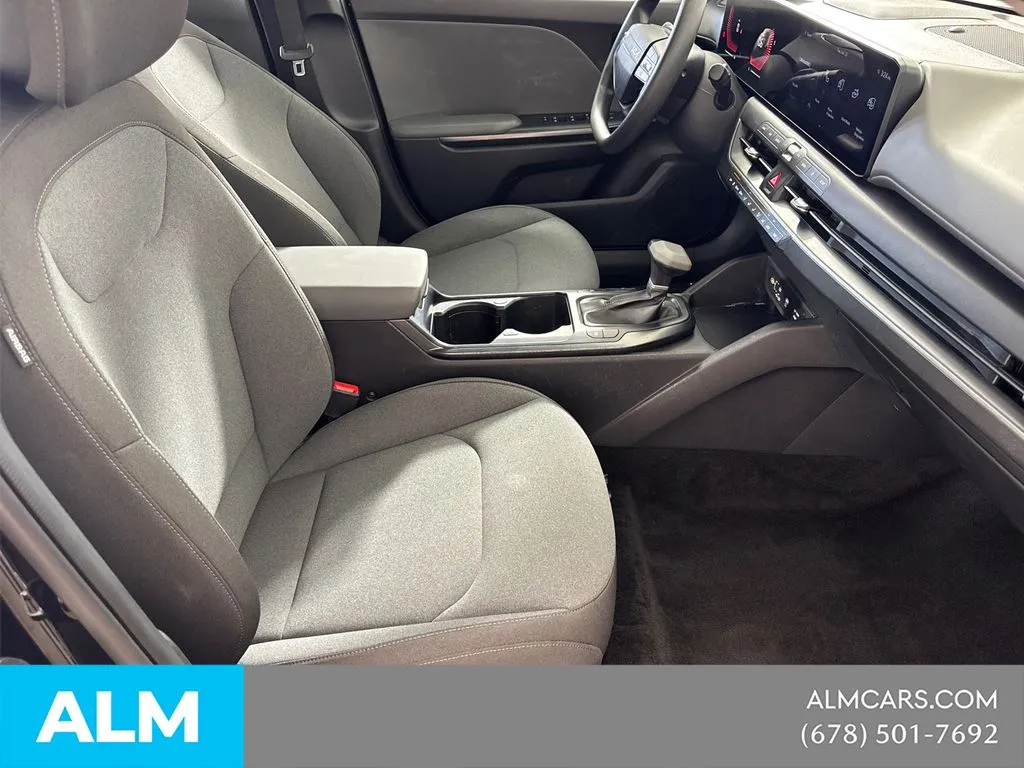 2025 Kia K4 LXS - Photo 16