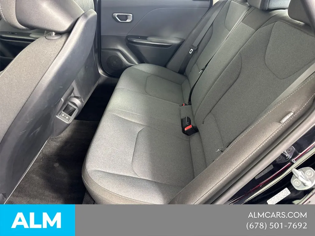 2025 Kia K4 LXS - Photo 23