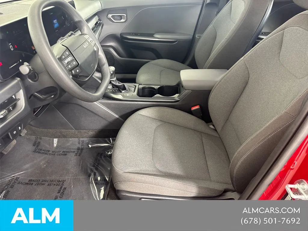 2025 Kia K4 LXS - Photo 11