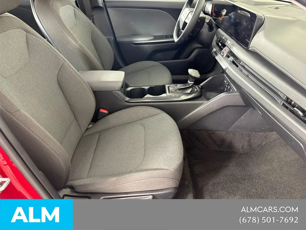 2025 Kia K4 LXS - Photo 16