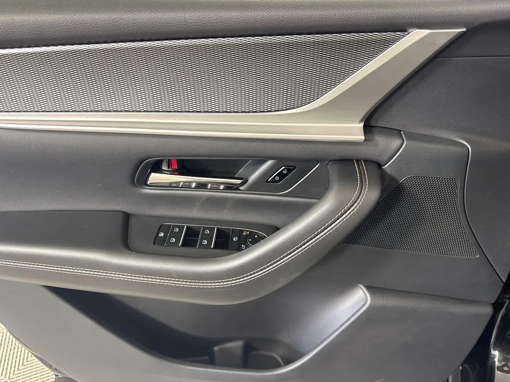 2026 Mazda CX-90 Premium Package - Photo 11